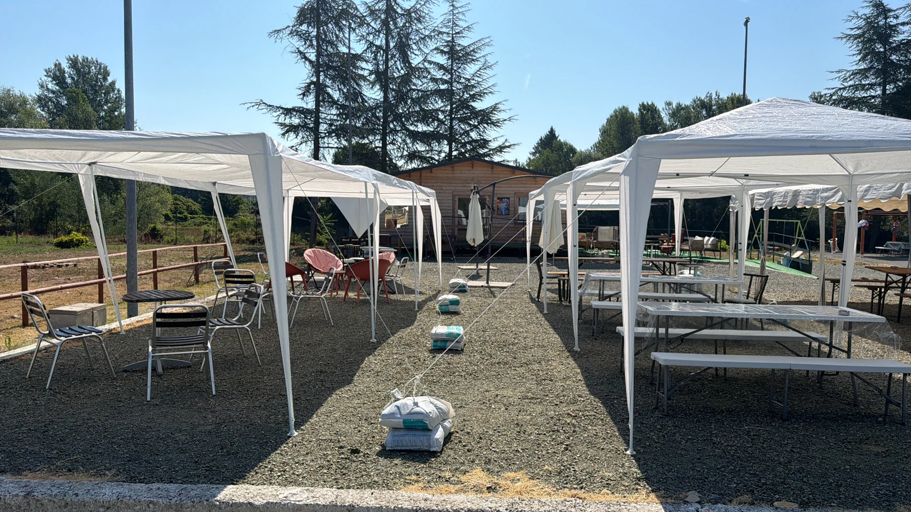 Area esterna con gazebi